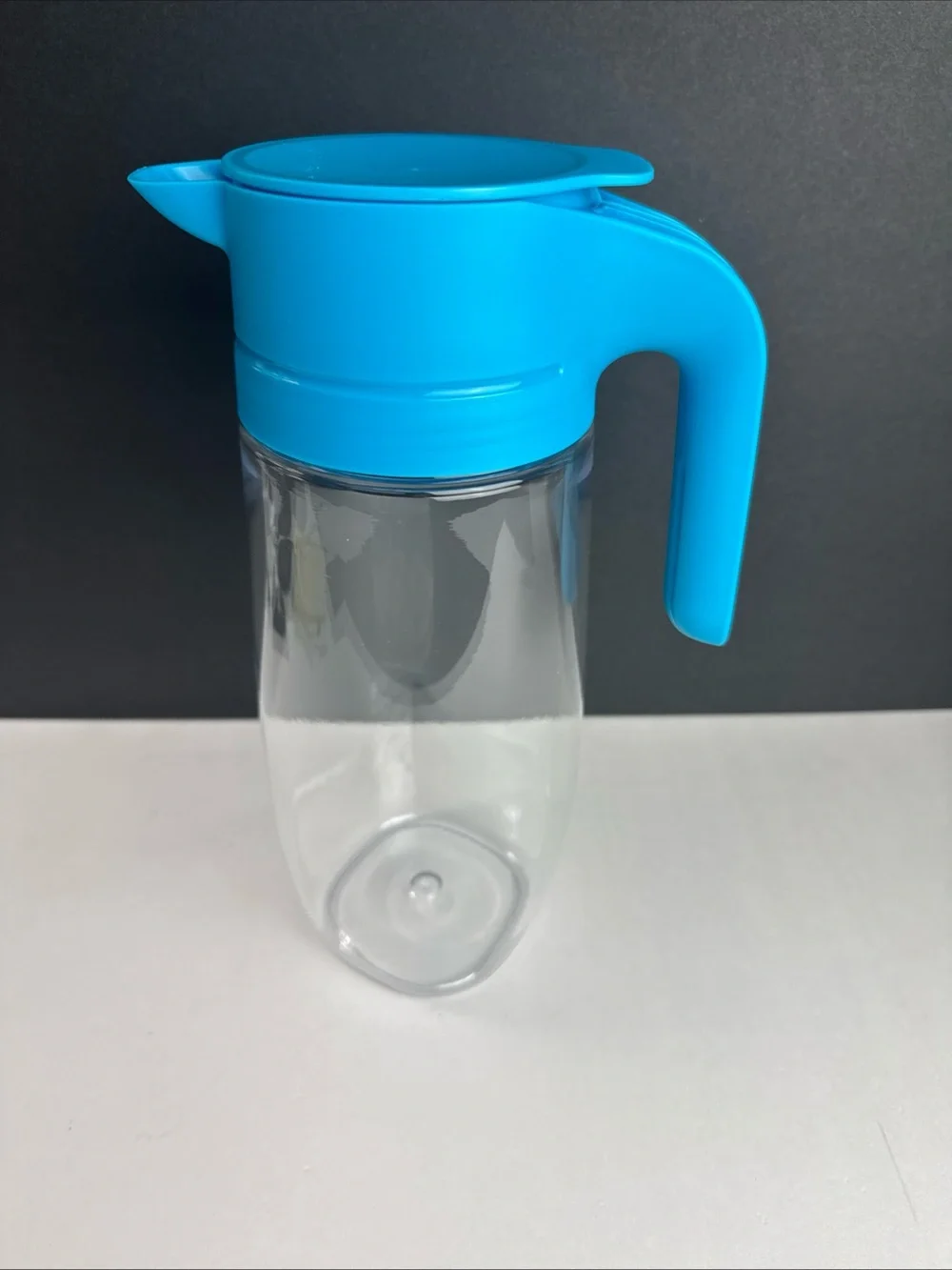Tupperware Sheerly Elegant 1.75L Clear Pitcher Blue Acrylic Flip Lid